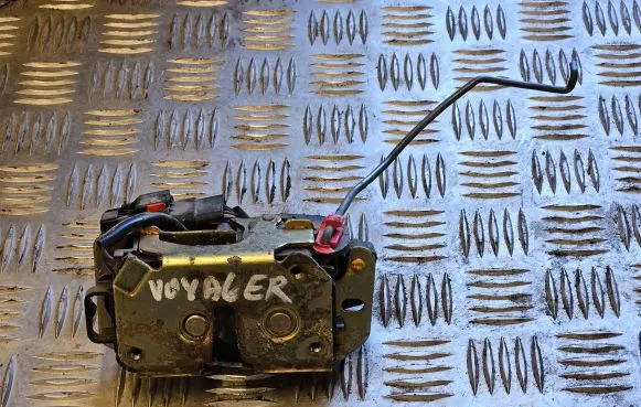 Chrysler Voyager Loading door lock 673AEA