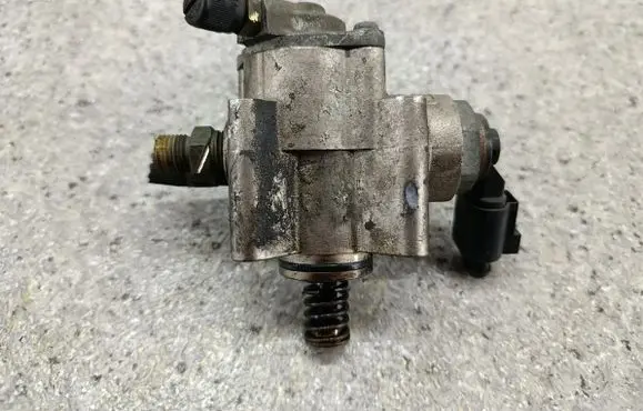 Audi A6 S6 C6 4F Fuel injection high pressure pump 06F127025H