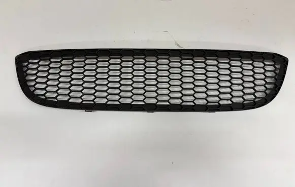 BMW 1 E81 E87 Front bumper lower grill KRAE81MPA170226 7906809