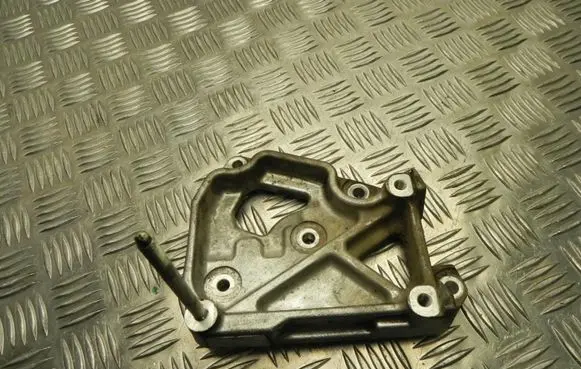 Lexus IS III XE30 Engine mounting bracket 648 VD11910