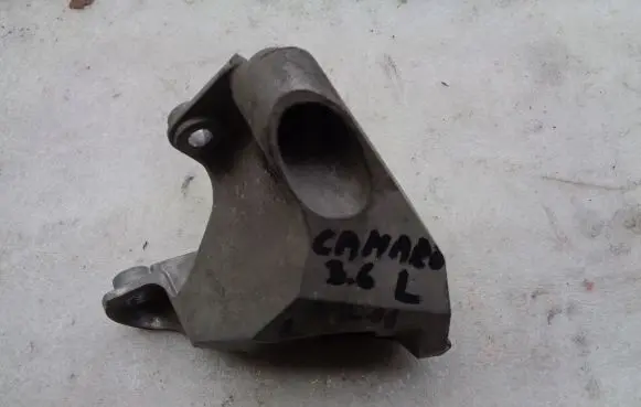 Chevrolet Camaro A/C compressor mount bracket 146789465