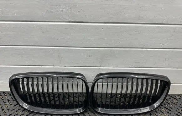 BMW 3 E92 E93 Front bumper upper radiator grill 7157276