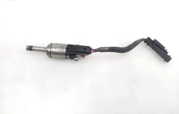 Volvo XC60 Fuel injector 31303495 011003R21 18298
