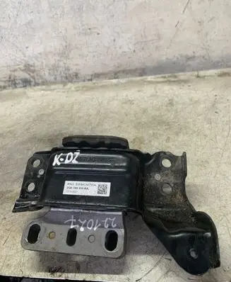 Volkswagen Taigo Engine mount bracket 2q0199555