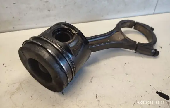 Peugeot 607 Piston with connecting rod