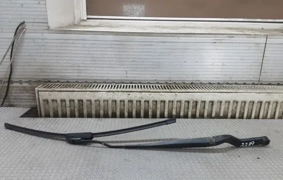 Windshield/front glass wiper blade