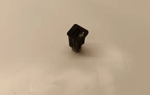 BMW X5 E70 USB socket connector 9167196