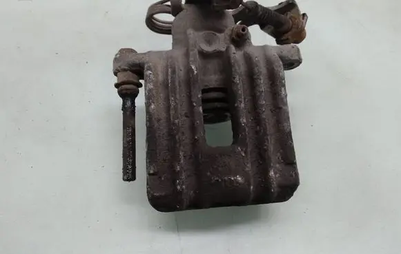 Volkswagen PASSAT B5 Rear brake caliper