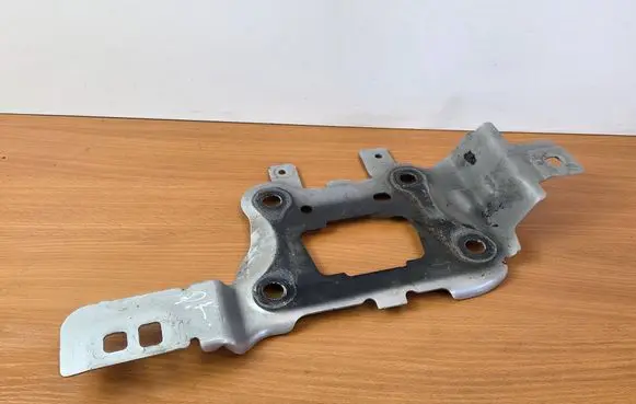 Ford Focus Radiator support slam panel bracket J6117C939AB