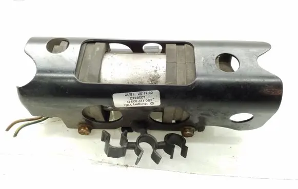 Volkswagen Tiguan Other engine bay part 5N0127023D