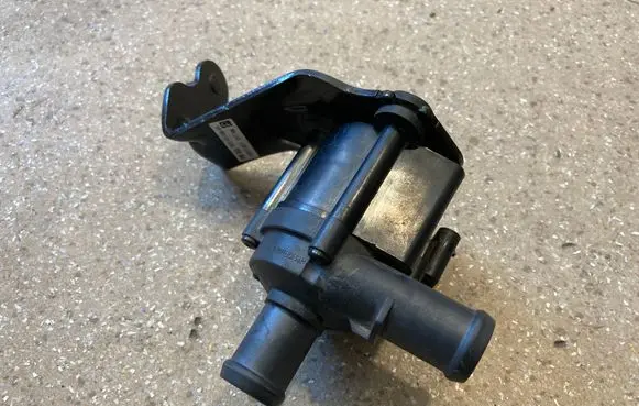 Volkswagen Golf VII Electric auxiliary coolant/water pump 5Q0965561B