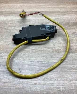 Ford Scorpio Central locking motor 85GG220A20AB WITHPLUG