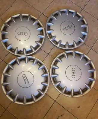 Audi A4 S4 B5 8D R15 wheel hub/cap/trim 8D0601147B