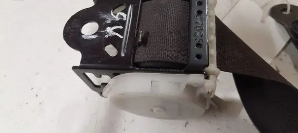 Mazda 6 Middle seatbelt (rear) 0431107