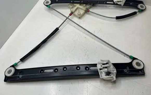 BMW X3 E83 Front door window regulator with motor E007083011