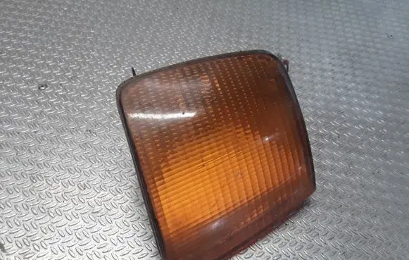 Volkswagen PASSAT B3 Front indicator light 357953050