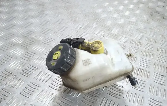 Brake fluid reservoir