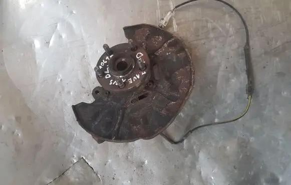 Toyota Avensis T250 Front wheel hub