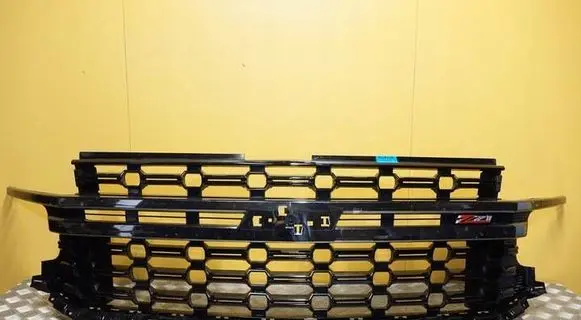 Chevrolet Suburban Front grill 032020088 2689