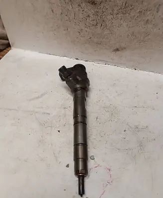 Volkswagen PASSAT B7 Fuel injector 03L130277J