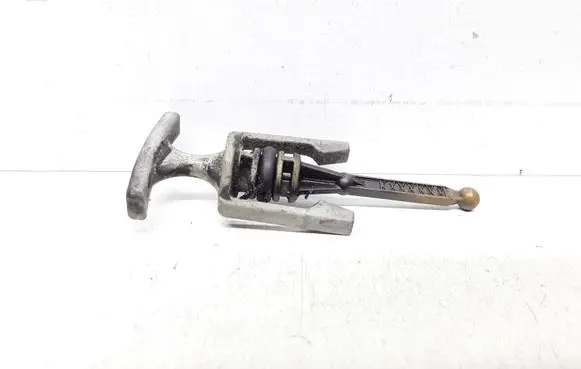 Volvo XC60 Oil level dip stick 31303038