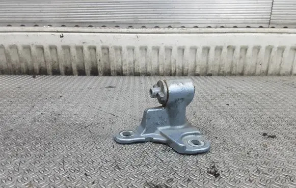 Mercedes-Benz B W245 Front door lower hinge 