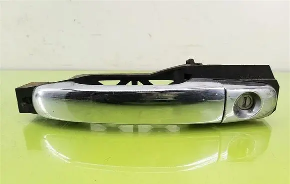 Chevrolet HHR Front door exterior handle 
