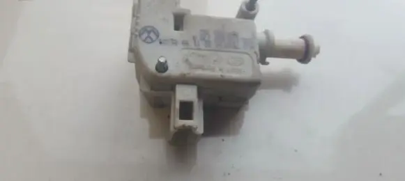 Volkswagen Golf IV Central locking motor 1J6810773