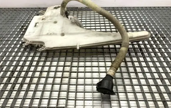 BMW 1 E81 E87 Windshield washer fluid reservoir/tank 7124231