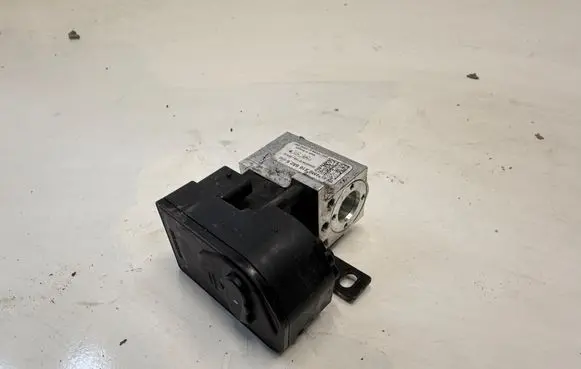 Audi A4 S4 B9 8W Air conditioning (A/C) expansion valve 4M0816682