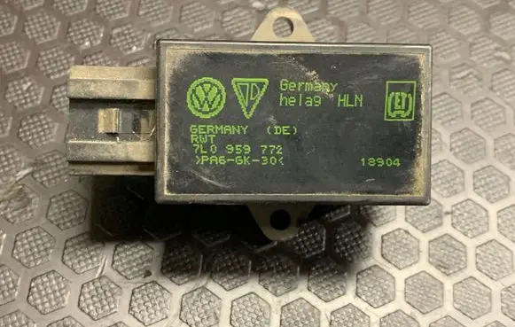 Volkswagen Touareg I Seat heating relay 7L0959772 18904