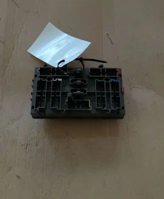 Peugeot 405 Fuse module 9450537080