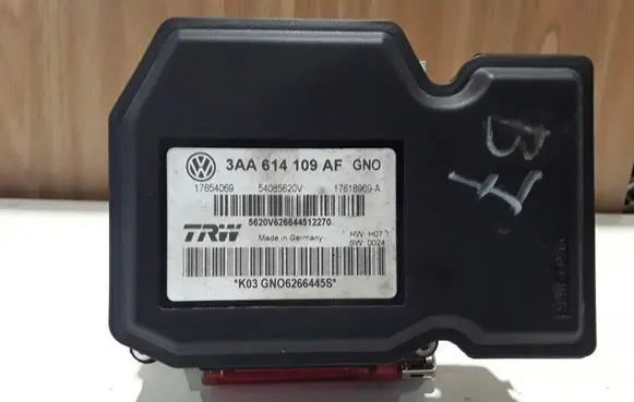 Volkswagen PASSAT B7 ABS Pump 3AA614109AF