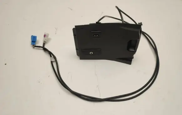 Mercedes-Benz B W246 W242 USB socket connector A2468201915