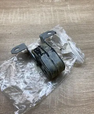 Volkswagen Golf IV Muffler mount bracket/holder 1H0253147B 6Q0253144B