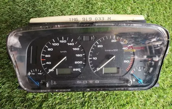 Volkswagen Golf III Speedometer (instrument cluster) 1H6919033M 08311188