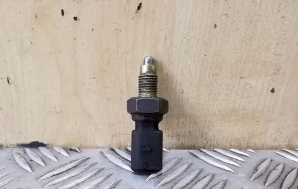 Volkswagen Touran I Reversing light switch sensor 02K945415F
