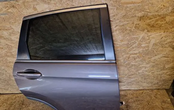 Honda CR-V Rear door