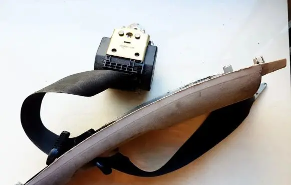 Renault Laguna II Front seatbelt 8200000253