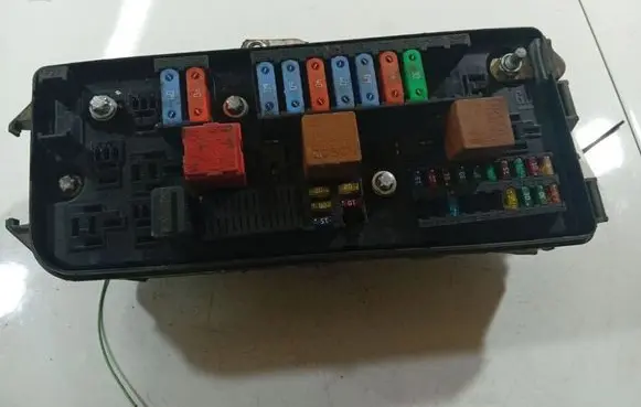 Opel Signum Fuse box set 13170899
