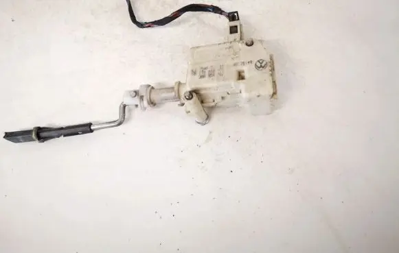 Volkswagen Touran I Central locking motor 3b0959782