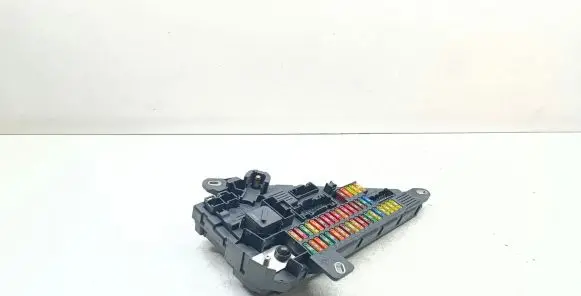 BMW 5 E60 E61 Fuse module 9138830