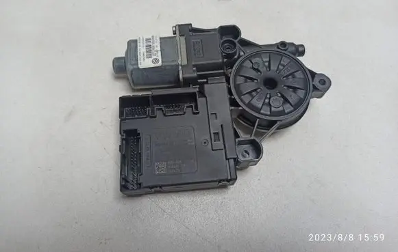 Volkswagen PASSAT B7 Front door window regulator motor 3C0959793C 3AA959701A