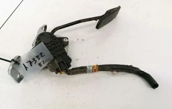 Subaru Legacy Accelerator throttle pedal