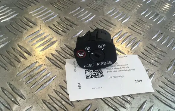 Passenger airbag on/off switch