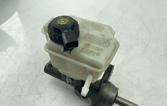 Volkswagen Golf VI Master brake cylinder 1K1611301E
