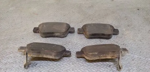 Toyota Avensis T250 Brake pads (rear) 