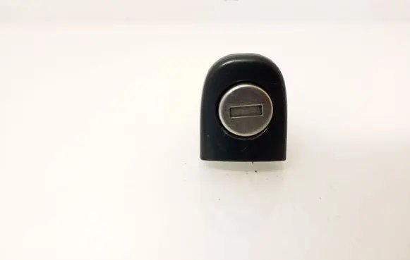 Volkswagen PASSAT B5 Front door lock (next to the handle) 