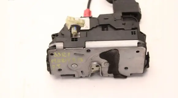 Opel Meriva B Rear door lock 