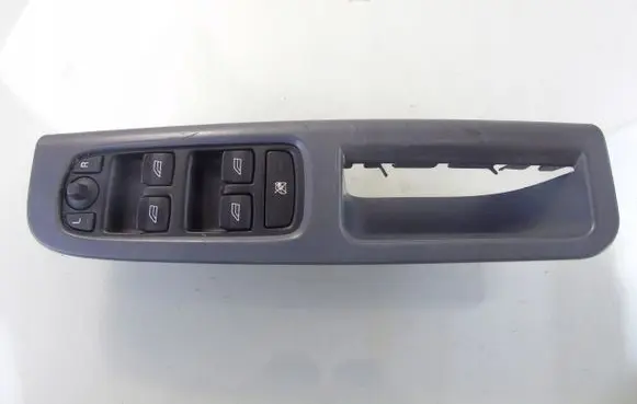 Volvo V50 Electric window control switch 8679473